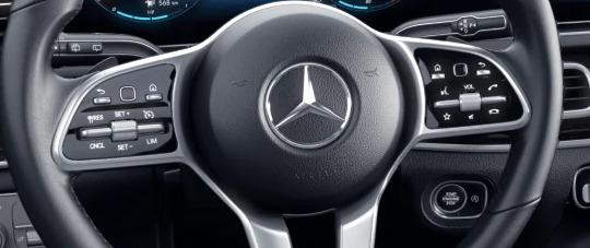 mercedes-benz-gls-steering-with-controls